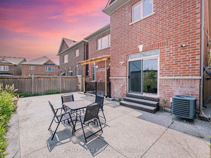 Photo 39 at 18 Divinity Circle, Northwest Brampton, Brampton