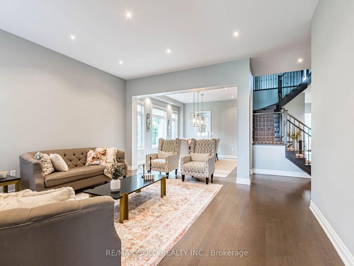 Photo 4 at 151 Rising Hill Ridge, Bram West, Brampton