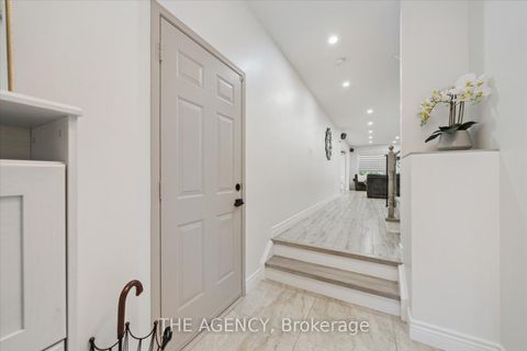 Photo 5 at 908 Oaktree Crescent, Summerhill Estates, Newmarket