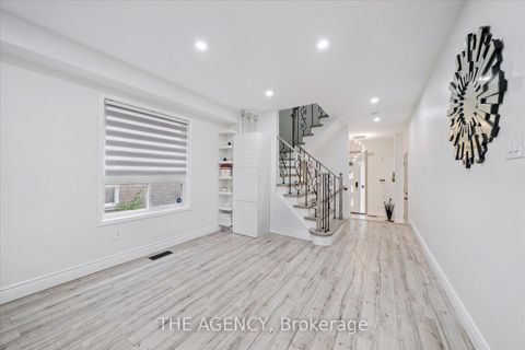 Photo 8 at 908 Oaktree Crescent, Summerhill Estates, Newmarket