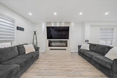 Photo 12 at 908 Oaktree Crescent, Summerhill Estates, Newmarket