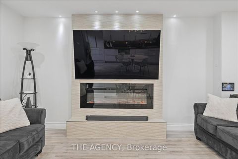 Photo 13 at 908 Oaktree Crescent, Summerhill Estates, Newmarket