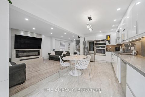 Photo 17 at 908 Oaktree Crescent, Summerhill Estates, Newmarket