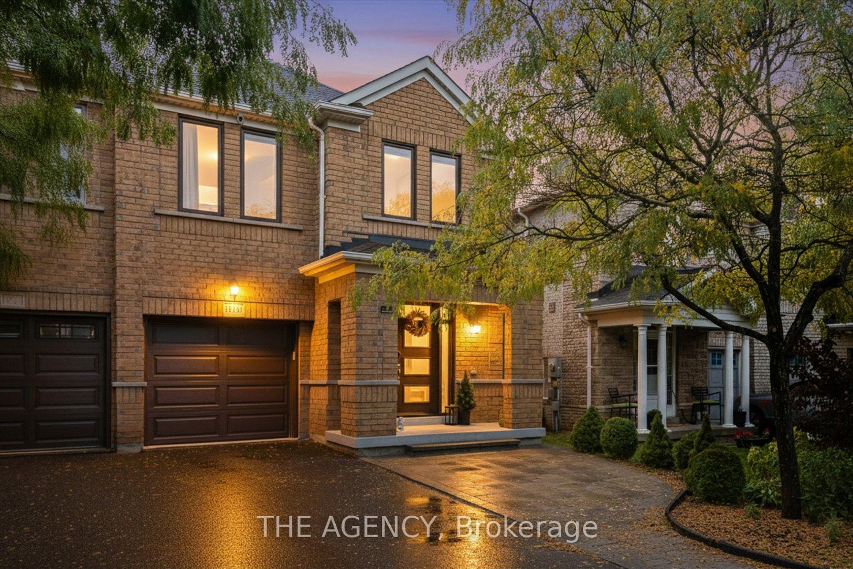 908 Oaktree Crescent, Summerhill Estates, Newmarket photo number 2