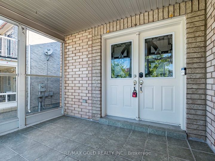 Photo 1 at 26 Yuile Court, Fletcher's Creek South, Brampton