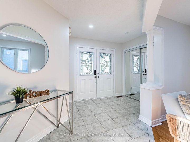 Photo 3 at 26 Yuile Court, Fletcher's Creek South, Brampton