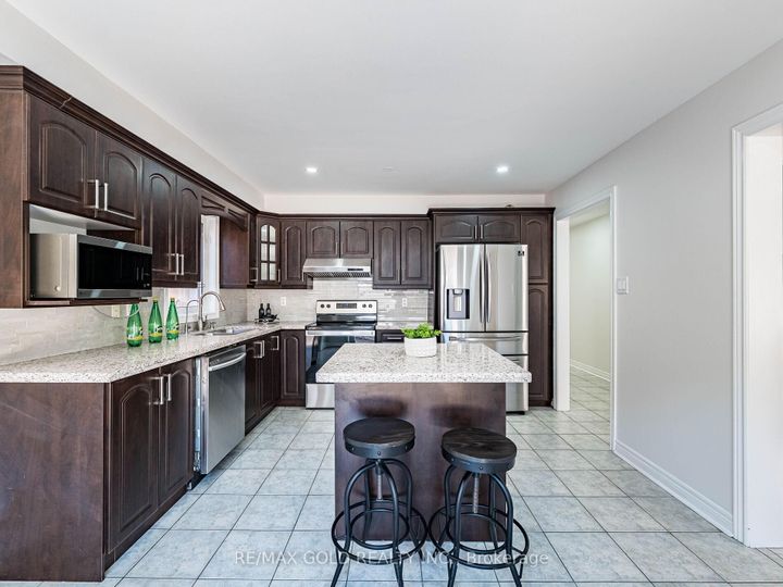 Photo 11 at 26 Yuile Court, Fletcher's Creek South, Brampton