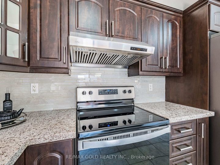 Photo 12 at 26 Yuile Court, Fletcher's Creek South, Brampton