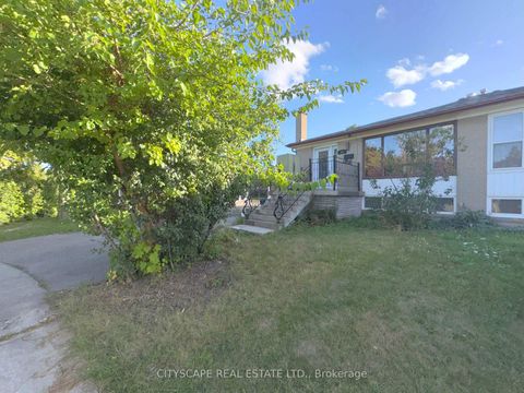 Photo 3 at 11 Melpham Court, Clairville, Toronto