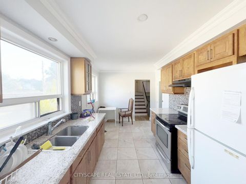 Photo 8 at 11 Melpham Court, Clairville, Toronto