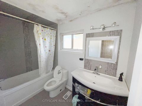 Photo 12 at 11 Melpham Court, Clairville, Toronto