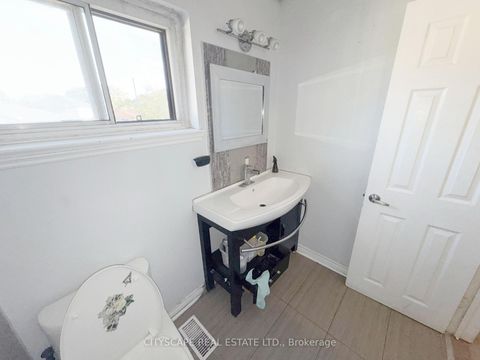 Photo 14 at 11 Melpham Court, Clairville, Toronto