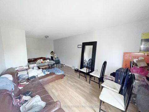 Photo 15 at 11 Melpham Court, Clairville, Toronto