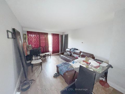 Photo 16 at 11 Melpham Court, Clairville, Toronto
