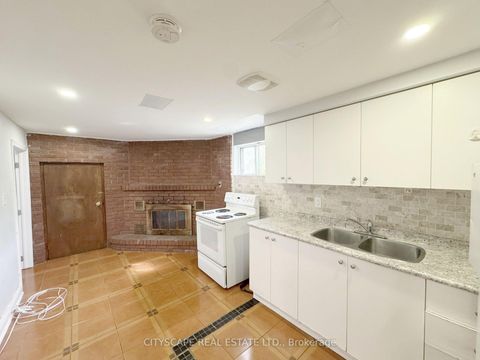Photo 19 at 11 Melpham Court, Clairville, Toronto
