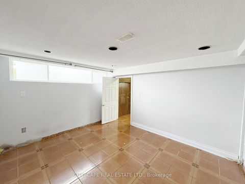 Photo 23 at 11 Melpham Court, Clairville, Toronto