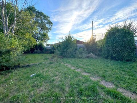 Photo 30 at 11 Melpham Court, Clairville, Toronto