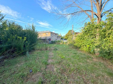 Photo 31 at 11 Melpham Court, Clairville, Toronto