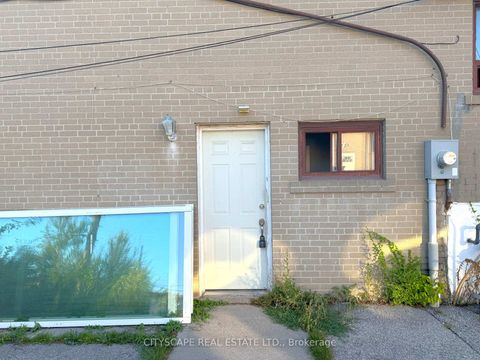 Photo 33 at 11 Melpham Court, Clairville, Toronto