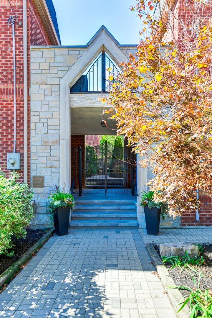 Photo 1 at 13 Archgate Lane, Davenport, Toronto