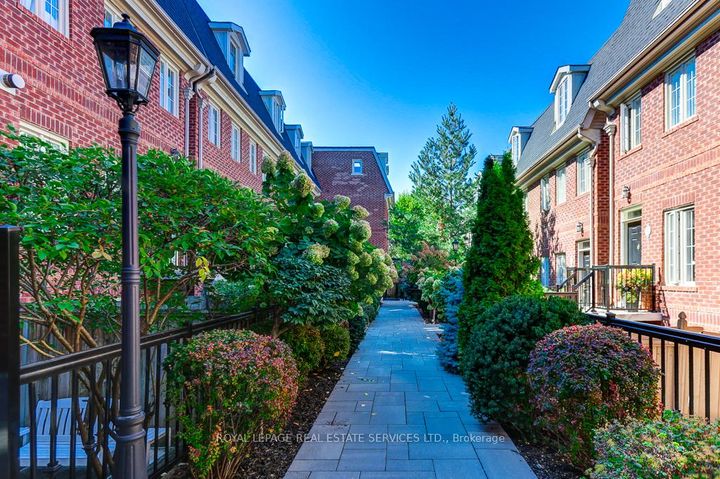 Photo 2 at 13 Archgate Lane, Davenport, Toronto