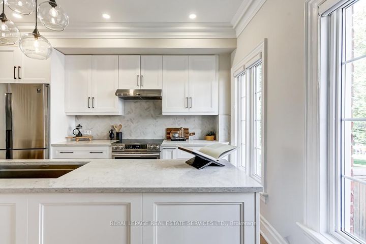 Photo 4 at 13 Archgate Lane, Davenport, Toronto