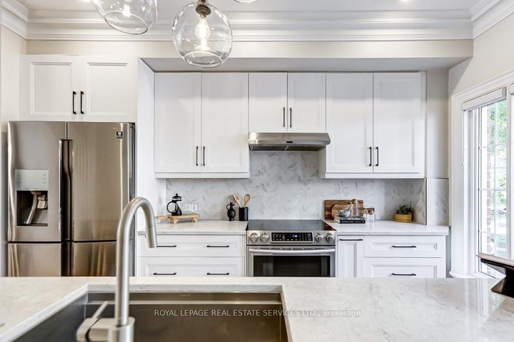Photo 5 at 13 Archgate Lane, Davenport, Toronto