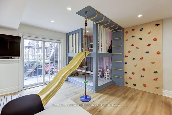 Photo 39 at 13 Archgate Lane, Davenport, Toronto