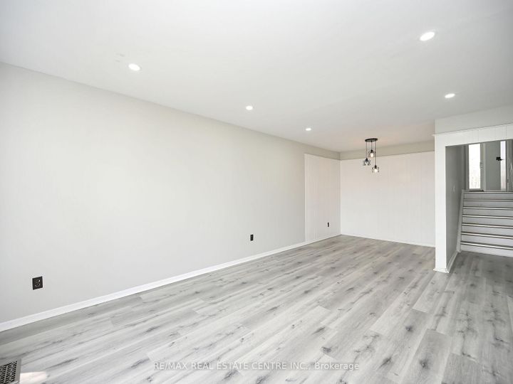 Photo 1 at 34 windermere Court, Northwood Park, Brampton