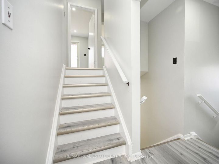 Photo 4 at 34 windermere Court, Northwood Park, Brampton