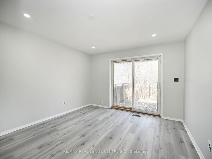 Photo 5 at 34 windermere Court, Northwood Park, Brampton