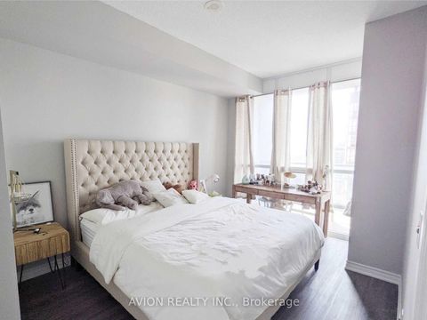 Photo 2 at 2610 - 761 Bay Street, Bay Street Corridor, Toronto