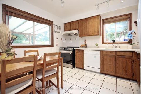 Photo 12 at 12 Relroy Court E, Steeles, Toronto