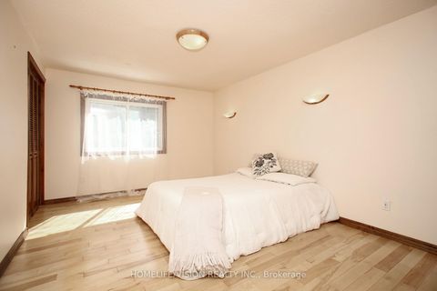 Photo 14 at 12 Relroy Court E, Steeles, Toronto