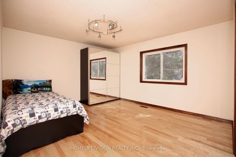 Photo 15 at 12 Relroy Court E, Steeles, Toronto