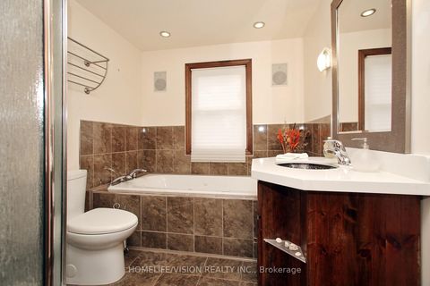 Photo 18 at 12 Relroy Court E, Steeles, Toronto