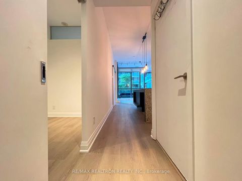 Photo 4 at 214 - 8 Charlotte Street, Waterfront Communities C1, Toronto