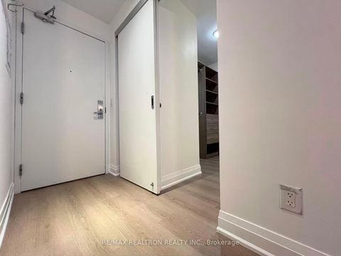Photo 5 at 214 - 8 Charlotte Street, Waterfront Communities C1, Toronto