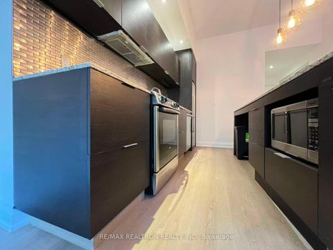 Photo 9 at 214 - 8 Charlotte Street, Waterfront Communities C1, Toronto