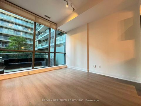 Photo 10 at 214 - 8 Charlotte Street, Waterfront Communities C1, Toronto