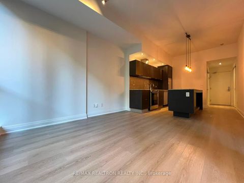 Photo 12 at 214 - 8 Charlotte Street, Waterfront Communities C1, Toronto