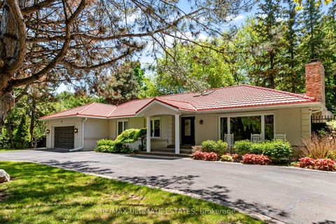 Photo 2 at 41 Thornridge Drive, Yorkhill, Vaughan