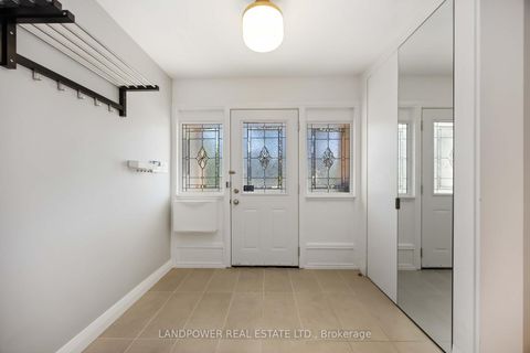 Photo 2 at 48 Marowyne Drive, Don Valley Village, Toronto