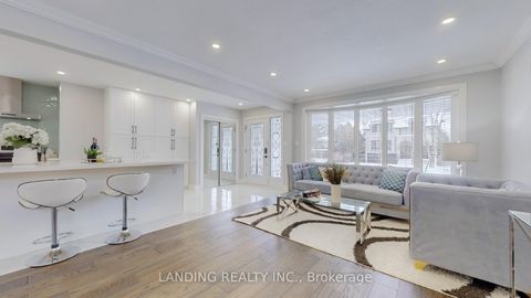 Photo 2 at 32 Lailey Crescent, Willowdale East, Toronto