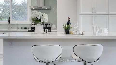 Photo 5 at 32 Lailey Crescent, Willowdale East, Toronto