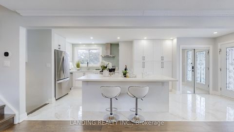 Photo 6 at 32 Lailey Crescent, Willowdale East, Toronto