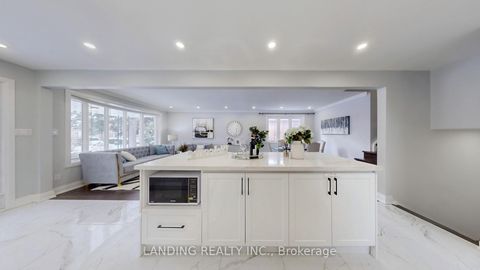 Photo 7 at 32 Lailey Crescent, Willowdale East, Toronto
