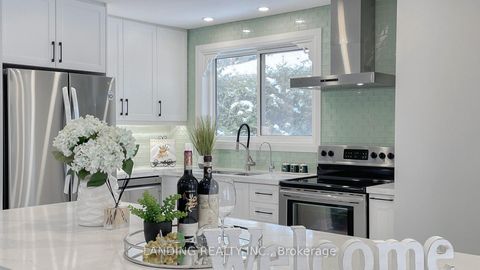 Photo 8 at 32 Lailey Crescent, Willowdale East, Toronto