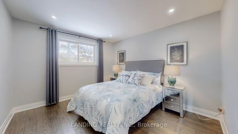 Photo 9 at 32 Lailey Crescent, Willowdale East, Toronto