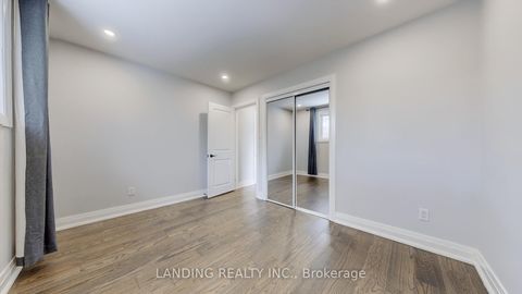 Photo 12 at 32 Lailey Crescent, Willowdale East, Toronto